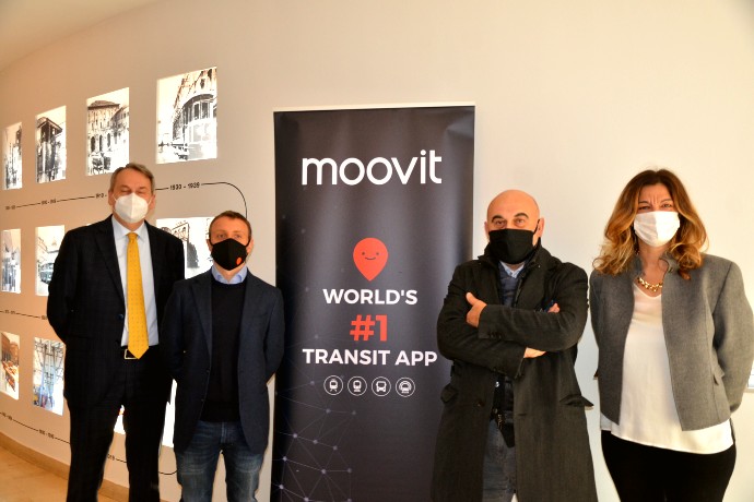 MOOVIT 1 w.jpg