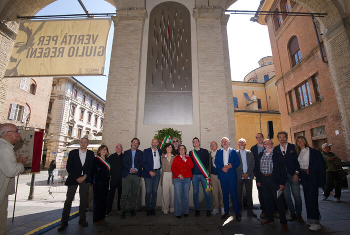 Foto svelamento opera