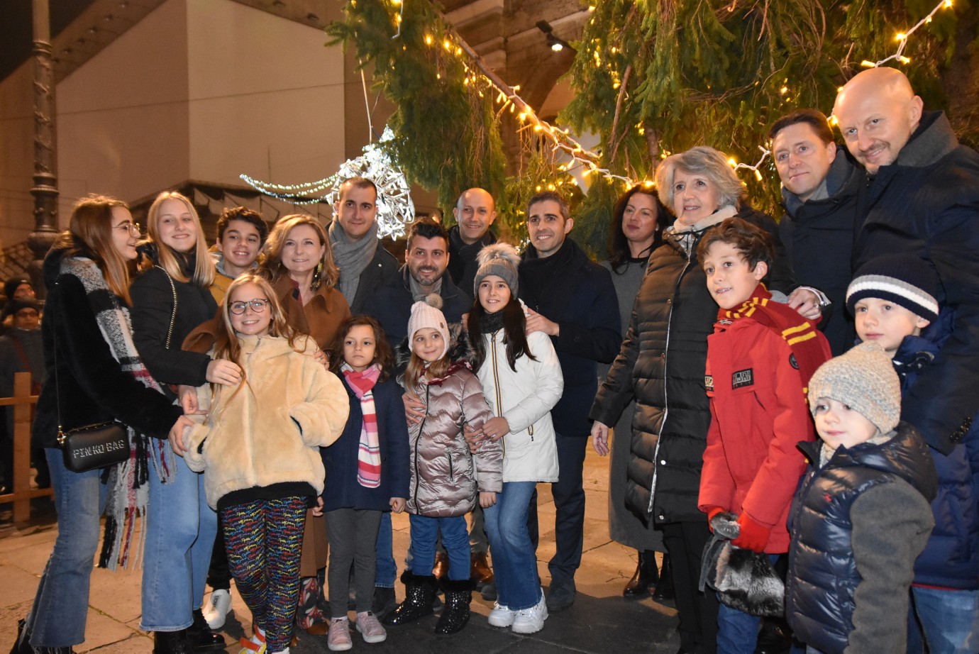 2019 12 08 Pizzarotti accensione albero 4.jpg