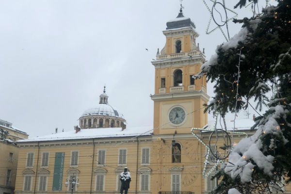Newsletter piazza sotto la neve.jpg
