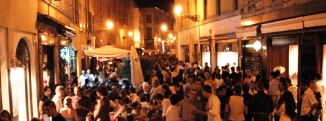 Movida in via Farini
