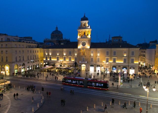 Piazza garibaldi slide