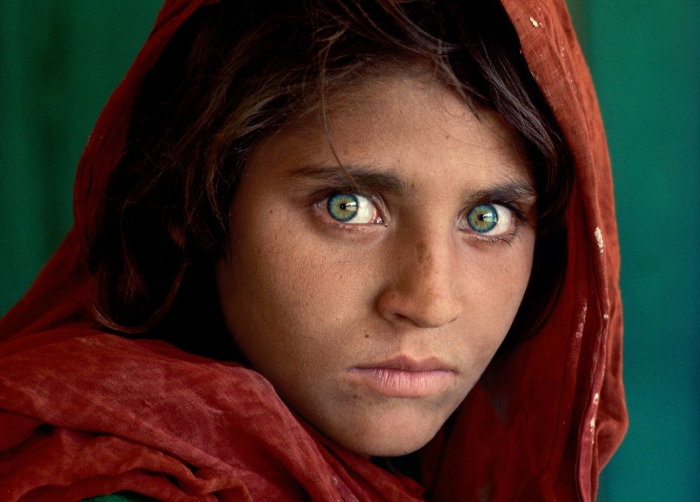 Steve McCurry - ritratto della ragazza afghana